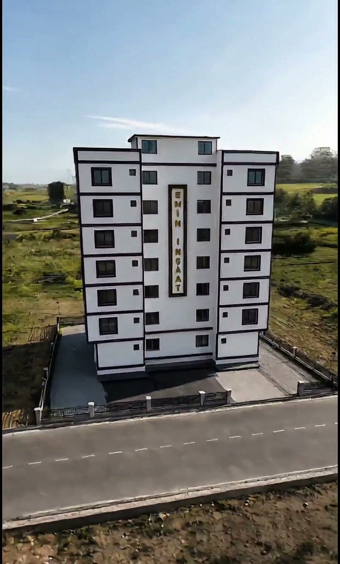 Karataş — bina ön cephe, yer seviyesi